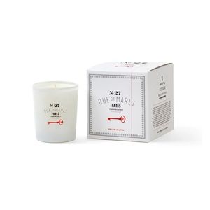New candle! 🕯️Rue de Marli
 Smells delicious 🌸